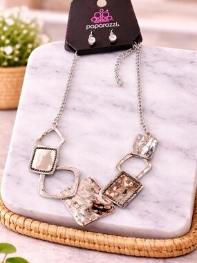 Paparazzi Silver Hammered Geometric Necklace and Earring Set